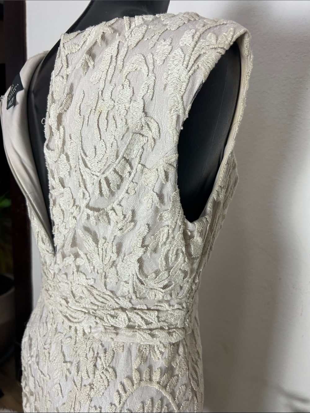 Adrianna Papell, EUC, size 8, Ivory lace dress, measurements in description - Picture 7 of 7